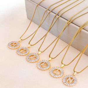 Collier tendance pour femme 2026 en laiton plaqué or 18 carats avec zircons et chaîne en forme de lettre - Product Image 3