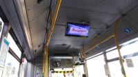Boîtier antichoc en métal, écran LCD de 21,5 pouces et 22 pouces pour bus métro, affichage pour films