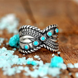 Anello vintage con bordo intrecciato color turchese per donna, accessori per l'uso quotidiano con texture boho - Product Image 1