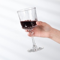 Groothandel Vintage Geprefelde Cocktailglazen Transparante Champagne Fluiten Pasa Gestreepte Wijnkelken voor Bruiloften HORECA