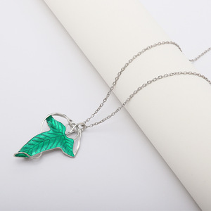 Colgante de Planta Temático, Chapado en Plata, Aleación, Hoja Verde, Amuleto Unisex, Joyería Vintage, Regalo 2024 - Product Image 1