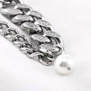 สร้อยข้อมือแฟชั่นไทเทเนียมสตีลแบบคิวบาประดับมุกและเพชรสำหรับผู้ชาย - Product Image 2