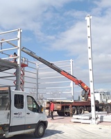 Structures en acier modernes certifiées CE pour entrepôts et ateliers - Marque LIYOU, surface galvanisée à chaud, installation sur site