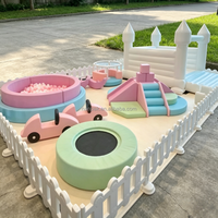 Ensemble de jeux gonflables et d'équipements de jeu intérieur Macaron pour enfants avec piscine à balles, château gonflable et trampoline, idéal pour les fêtes pastel en extérieur