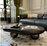 Table basse nuage de style français, luxe léger, simplicité moderne, minimalisme, petite taille, design irrégulier, haut de gamme, en verre trempé