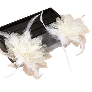 <span class=keywords><strong>Orecchini</strong></span> di fiori di piume bianco e nero JQ-006 all'ingrosso - Product Image 4
