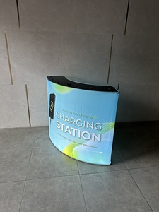 Table de recharge sans fil portable rétroéclairée à succès REX ZAG ARC avec personnalisation de la marque, station de recharge de téléphone portable pour exposition - Product Image 4