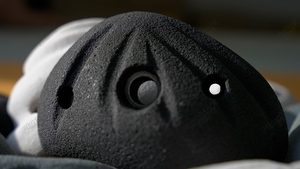Agarraderas de Escalada en Resina de Estilo Moderno en Negro Oscuro, Gris y Blanco para Rocódromos Educativos y Uso en Gimnasios de Escalada - Product Image 3
