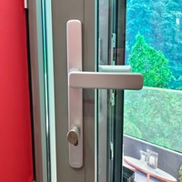 Portes d'entrée de conception nouvelle 2026, porte à double battant en aluminium, porte d'entrée 6060 T66, porte à battant en aluminium avec serrure intelligente