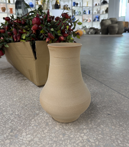 Jarrón de Cerámica Artesanal con Cuello Acampanado y Textura Granulada, Estilo Rústico Minimalista, Ideal para Fotografía de Interiores y Redes Sociales - Product Image 6