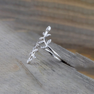 Anello da Donna Regolabile a Forma di Foglia Marquise, Design di Nicchia - Product Image 4