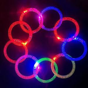 6pcs LED <span class=keywords><strong>Stick</strong></span> Armbänder Blinkendes Armband Leuchtend für Kinder Erwachsene Hochzeit Geburtstag <span class=keywords><strong>Glow</strong></span> in the Dark Party zubehör - Product Image 4