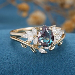 Anello di fidanzamento in alessandrite da laboratorio in argento Sterling con taglio a pera - Product Image 4