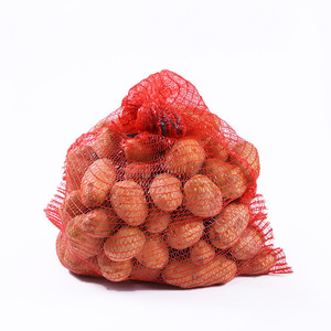 Sacs en maille de pomme de terre rouge PP de bonne qualité avec cordon d'étanchéité et logo personnalisable pour une utilisation agricole - Product Image 5