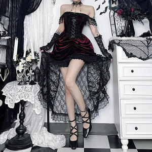 Elegante <span class=keywords><strong>Abito</strong></span> Gotico <span class=keywords><strong>Bordeaux</strong></span> in <span class=keywords><strong>Velluto</strong></span> con Spalle Scoperte, Dettagli in Pizzo Nero e Orlo Asimmetrico - <span class=keywords><strong>Abito</strong></span> da Sera Vittoriano all'Ingrosso - Product Image 3