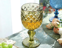 Ensemble de verrerie vintage vert émeraude, verre à vin gaufré rétro, gobelet et verre à eau pour la décoration de table de mariage