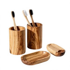 Ensemble de salle de bain vintage en bois avec finition rustique pour salles de bain de style farmhouse, suites d'hôtes et décoration d'hôtels de charme - Product Image 1