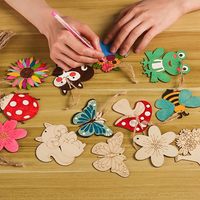 Groothandel grensoverschrijdende, populaire populierenhouten cartoonbloemen, handgeschilderde kleurplaten, DIY knutselhouten hangers voor kinderen