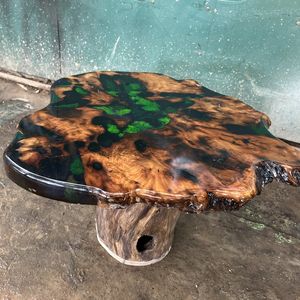 Mesa de centro de madera de resina epoxi con borde irregular personalizado y incrustaciones de musgo verde, mesa de río de madera maciza hecha a mano - Product Image 1