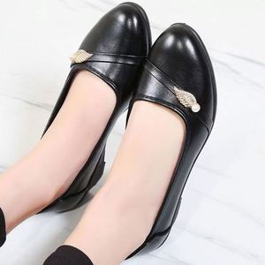 2026 New Fashion Women <b>Shoes</b> <b>Soft</b>-soled for Middle-aged Mothers Spring Summer Autumn Commuter Versatile Casual - Product Image 3