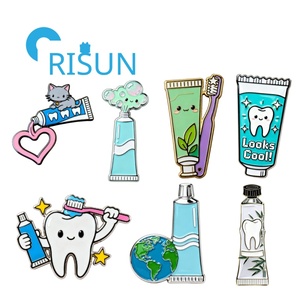 Spilla Distintivo in Metallo Personalizzata a Forma di Tubetto di Dentifricio per Dentisti e <span class=keywords><strong>Igienisti</strong></span> Dentali - Product Image 1