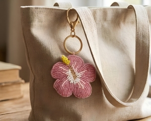Breloques et porte-clés brodés de perles faits à la main, accessoires décoratifs élégants pour femmes, filles, cadeaux et faveurs de fête - Product Image 1