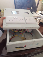 Boîtier de distribution métallique, protection IP42, 100A, 220/380V, usage industriel et pour bâtiments publics