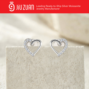 Boucles d'oreilles clous romantiques en moissanite cœur ouvert avec micro-pavé demi-<span class=keywords><strong>bordure</strong></span> en argent S925 – Cadeau intemporel, bijoux étincelants - Product Image 4