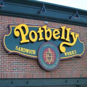 لافتة تجارية مضاءة مخصصة بحروف LED ثلاثية الأبعاد من الفولاذ المقاوم للصدأ بتصميم أنيق وخط واضح للمساحات التجارية الحضرية - Product Image 6