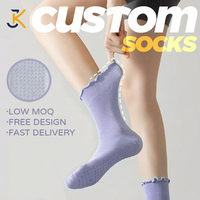 Chaussettes de yoga personnalisées en gros avec logo, pour femmes, mi-mollet, à volants, antidérapantes, pour Pilates et fitness