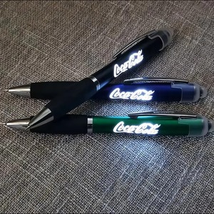 Bolígrafo 3 en 1 con Lápiz Óptico y Luz LED, Personalizable con Logotipo, para Estudiantes, Regalos Universitarios, Regreso a Clases - Product Image 3