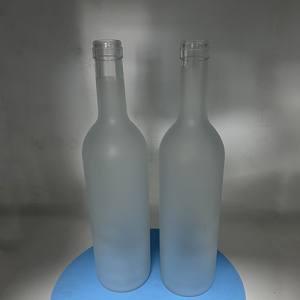 Prix de gros Personnalisé 750ml <span class=keywords><strong>Bouteille</strong></span> en verre dépoli <span class=keywords><strong>75cl</strong></span> <span class=keywords><strong>Bouteille</strong></span> de <span class=keywords><strong>vin</strong></span> rouge en verre <span class=keywords><strong>vide</strong></span> avec bouchon en liège <span class=keywords><strong>Bouteille</strong></span> en verre de <span class=keywords><strong>vin</strong></span> - Product Image 2