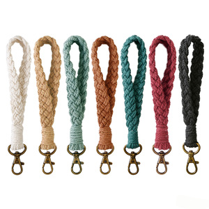 Bracelet <span class=keywords><strong>porte</strong></span>-clés en <span class=keywords><strong>macramé</strong></span> de style <span class=keywords><strong>simple</strong></span> fait à la main sangle de poignet de couleur pure et pendentif de sac <span class=keywords><strong>porte</strong></span>-clés dragonne souple - Product Image 1