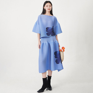 Conjunto de Dos Piezas Miyake para Mujer, de Alta Calidad, Estampado Animal, Estilo Vintage, Camisa con Mangas de <span class=keywords><strong>Campana</strong></span> y <span class=keywords><strong>Falda</strong></span> con Diseño Plisado - Product Image 6