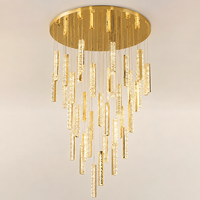 Lustre personnalisé à barres de cristal longues, plaque de plafond dorée, suspension LED protectrice pour les yeux, garantie 2 ans pour escalier à plafond haut