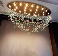Projet intérieur professionnel sur mesure, lustre luxueux avec fleurs en cristal arc-en-ciel, lustre de villa