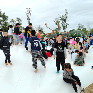 Superficie Suave y Flotante para que los Niños Caminen, Salteen y Deslicense como en las Nubes, una Experiencia Sensorial Única en Espacios Municipales - Product Image 6