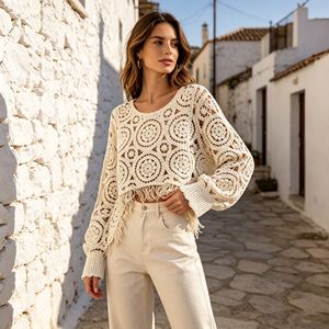 Handgefertigte Häkelbluse mit Lochmuster - Nachhaltiges Sommer-Oberteil - Boutique Großhandel Bekleidung - Product Image 1