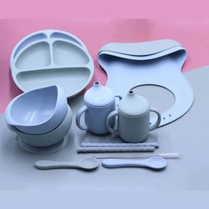 Set de Alimentación para Bebés de Silicona Libre de BPA, Incluye Tenedor, Cuchara y Baberos con Succión USSE para Niños - Product Image 5