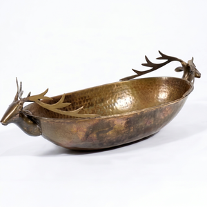 Bol élégant en métal martelé à la main en forme de tête de cerf, idéal pour fruits, légumes, noix, décoration de cuisine et table à manger. - Product Image 1