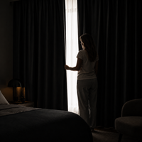Tissu de rideau transparent de luxe personnalisé YUN17 pour hôtel, rideau de fond plissé, draperie occultante pour projets hôteliers