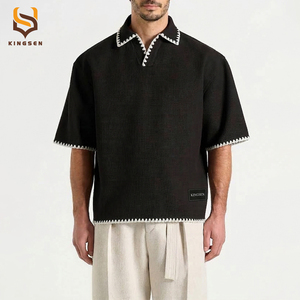 Polo en maille texturée noire pour homme, col ouvert, bordure contrastante en zigzag, coupe décontractée, style Old Money, haut de luxe à manches courtes pour l'été - Product Image 1
