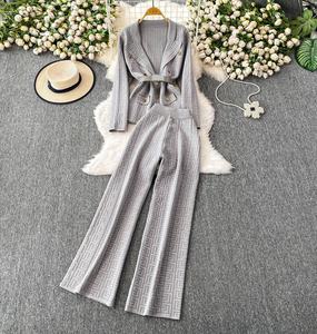 Costume de Mode pour Femmes, Ensemble Deux Pièces Tricoté avec Veste Élégante à Bretelles et Pantalon Taille Haute - Product Image 3