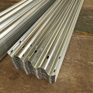 แผ่นกั้นนิรภัยแบบ W-Beam สองชั้น รุ่น Q235/Q355 เหล็กชุบสังกะสีแบบจุ่มร้อน สำหรับถนน ได้รับการรับรองมาตรฐาน EN 1317 ความแข็งแรงสูง - Product Image 3