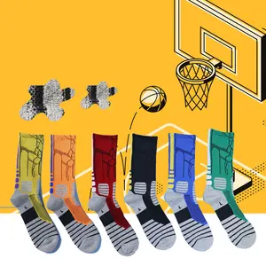 KonLee אמזון כדורסל ספורט רקום אישית גרבי גברים ספורט לוגו צוות מותאם אישית מעצב גרב מאמני כדורסל גרביים