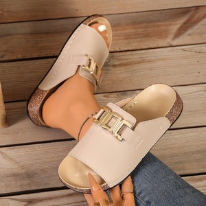 Sandales plates d'été confortables en liège avec boucle métallique pour femmes, idéales pour la plage et les loisirs (vente en gros) - Product Image 5