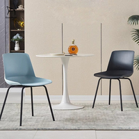 Chaise de salle à manger en plastique PP gris foncé abordable pour café, bistrot, espace commercial