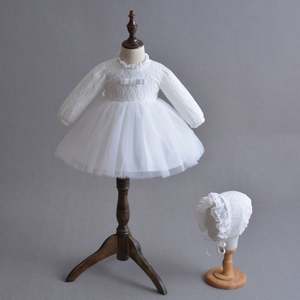 Vente en gros <span class=keywords><strong>de</strong></span> robe <span class=keywords><strong>de</strong></span> princesse féerique en dentelle à manches longues et impression personnalisée avec chapeaux Layettes pour enfant - Product Image 1
