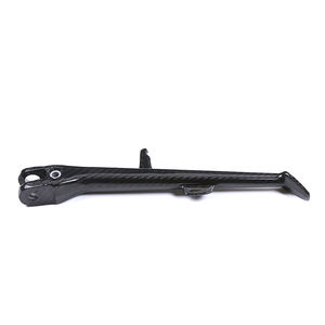 Soporte lateral negro de fibra de carbono para S1000R 2019-2022, reemplazo directo, orificios preperforados, ligero y de alta resistencia - Product Image 3
