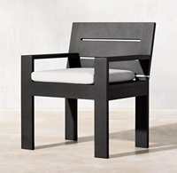 L'ensemble de table et de chaises de mobilier d'extérieur en aluminium de qualité supérieure est étanche au soleil pour les cours